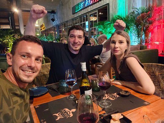 Момент поездки Rent Brothers 5