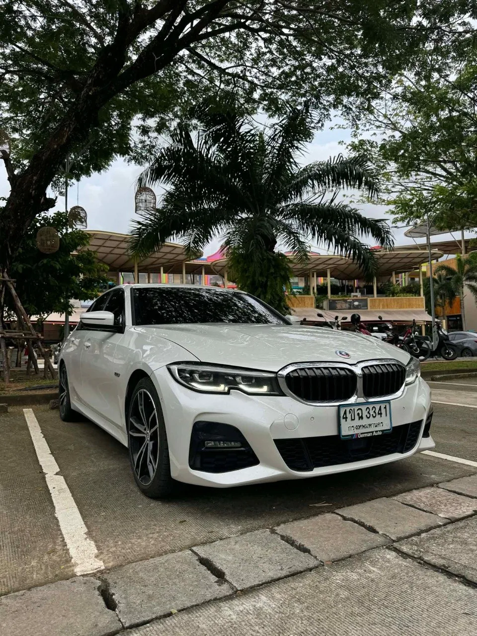 BMW 330, 2023