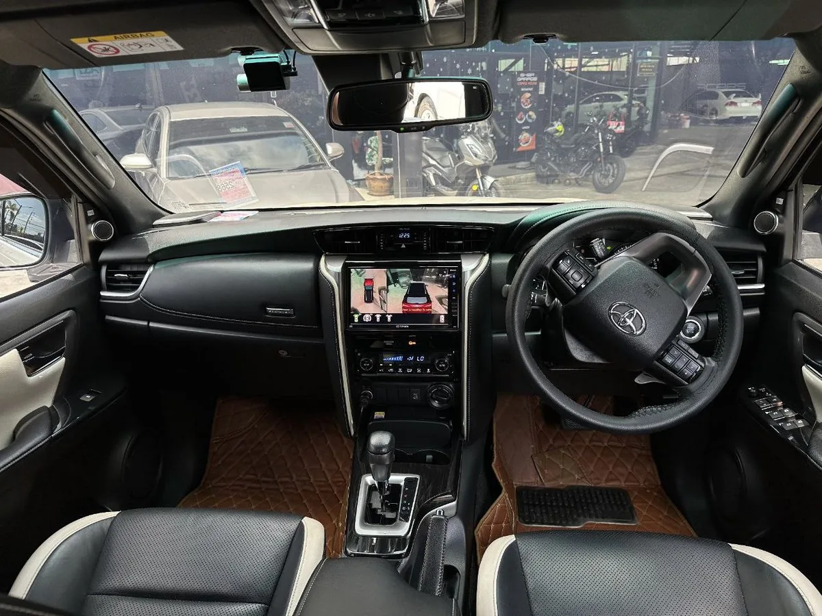Toyota Fortuner 2021 — Foto 3