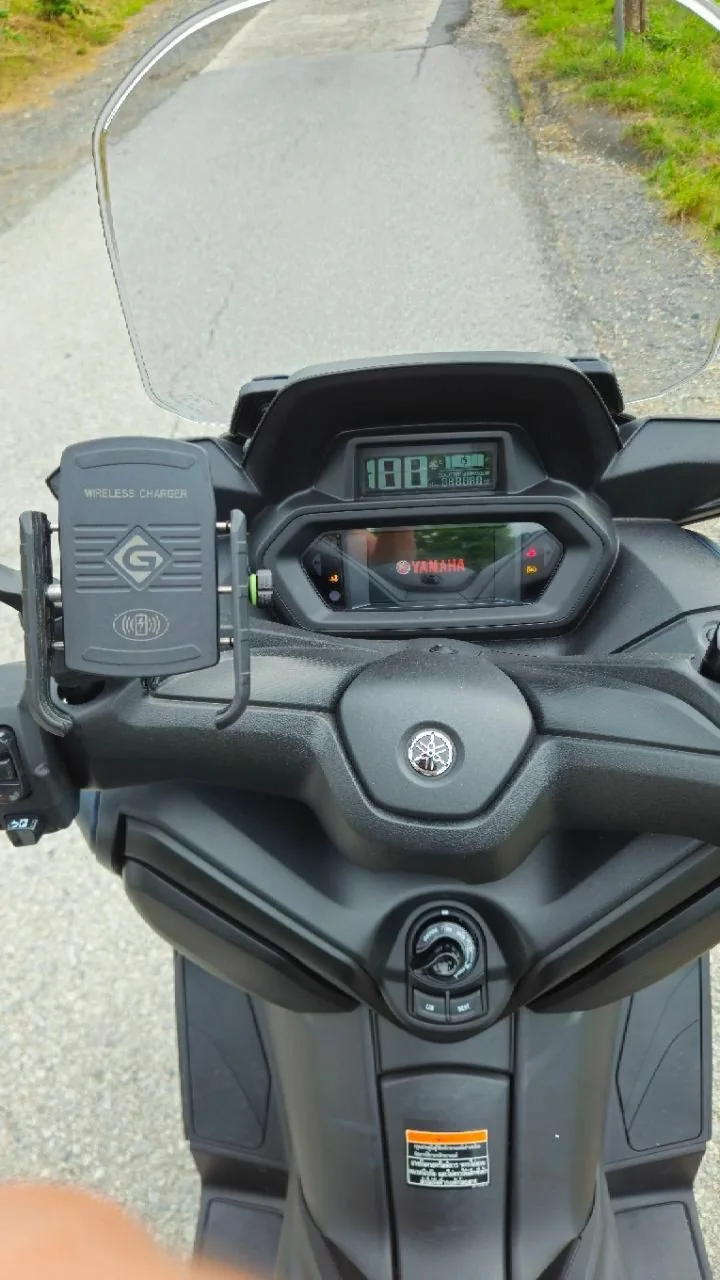 Yamaha XMAX 300 2023 — Foto 3
